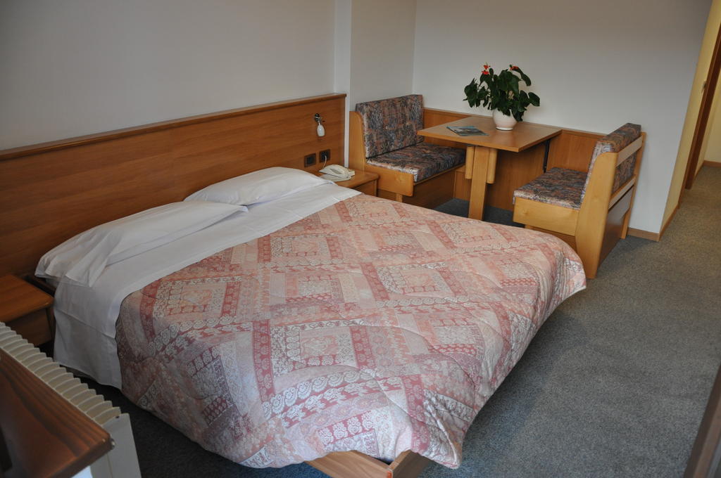 Albergo Dolomiti Capriana Стая снимка