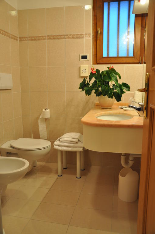 Albergo Dolomiti Capriana Стая снимка